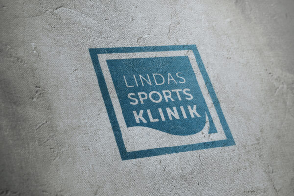 Logo for Lindas Sportsklinik tryk på betonvæg
